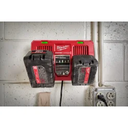 Milwaukee M18 dobbelt-hurtiglader (M18 DFC)