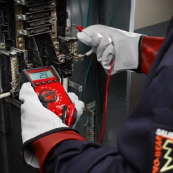 Milwaukee digitalt multimeter (4933427309)