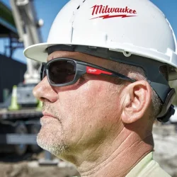 Milwaukee sikkerhedsbrille tonet glas