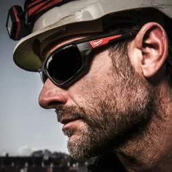 Milwaukee sikkerhedsbrille tonet glas