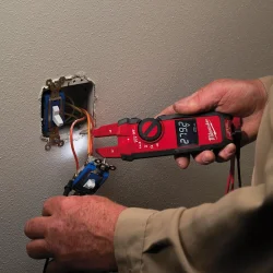 Milwaukee tester 220 (4933416972)